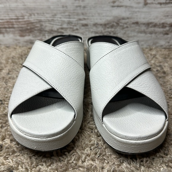 By Far Iggy Mules cross-front platform sandals in white leather - Picture 9 of 11